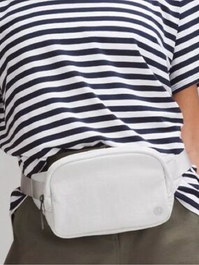 Unbranded Light Gray Belt Bag — Minimal Everyday Waist Pack